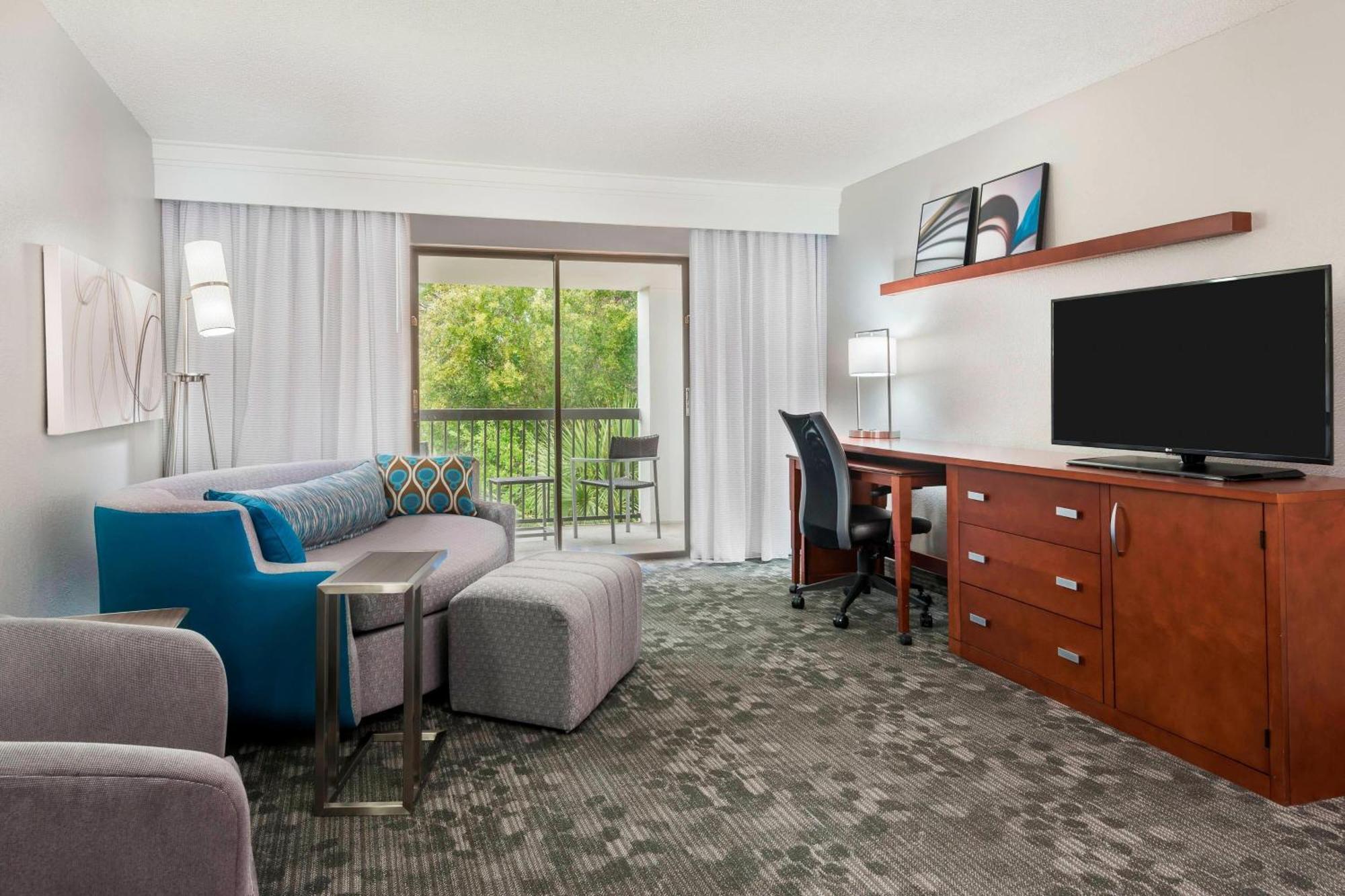 Courtyard Sarasota Bradenton Airport Hotel Exterior photo