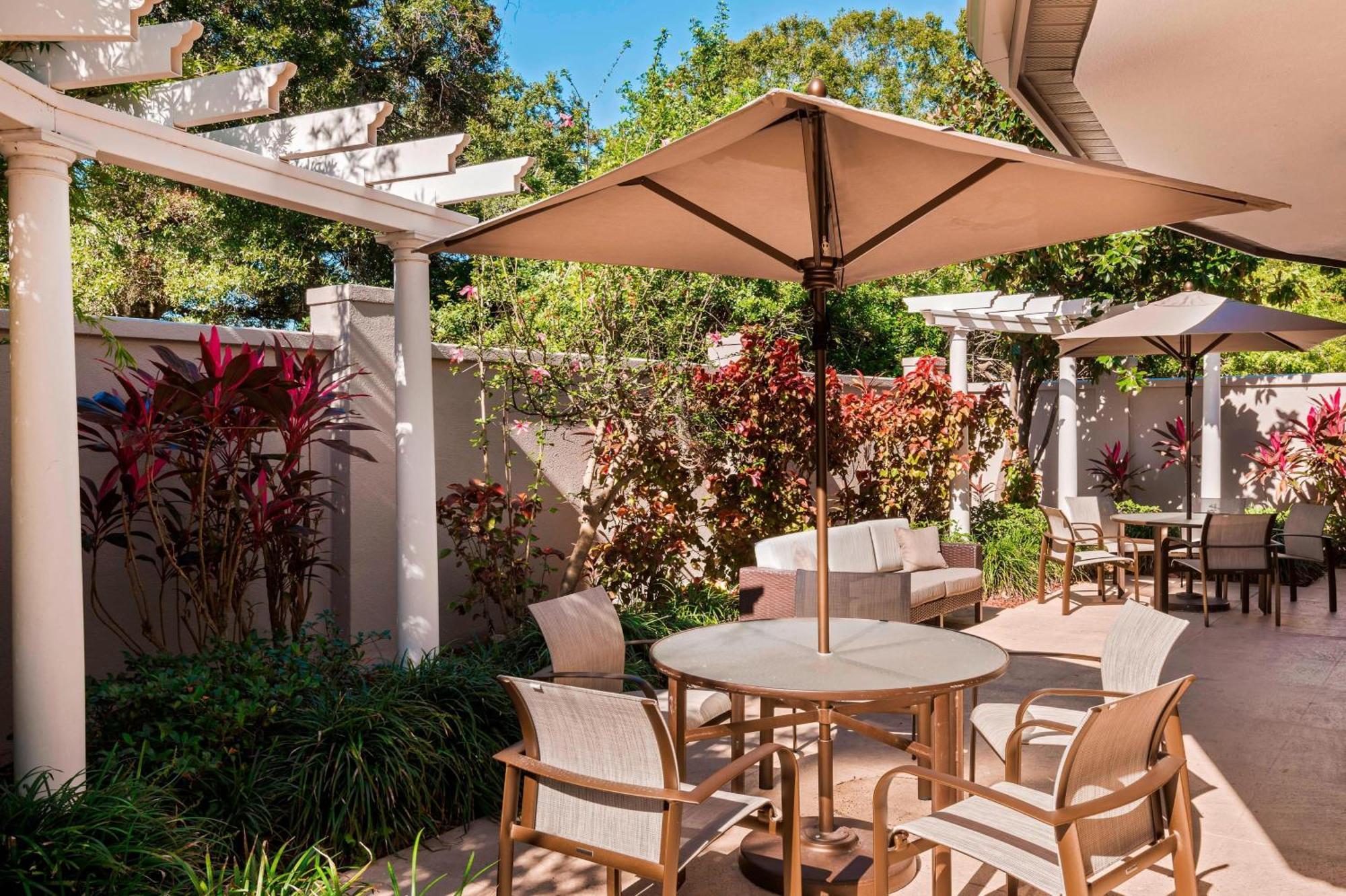 Courtyard Sarasota Bradenton Airport Hotel Exterior photo