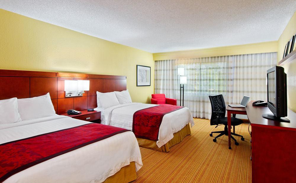 Courtyard Sarasota Bradenton Airport Hotel Exterior photo