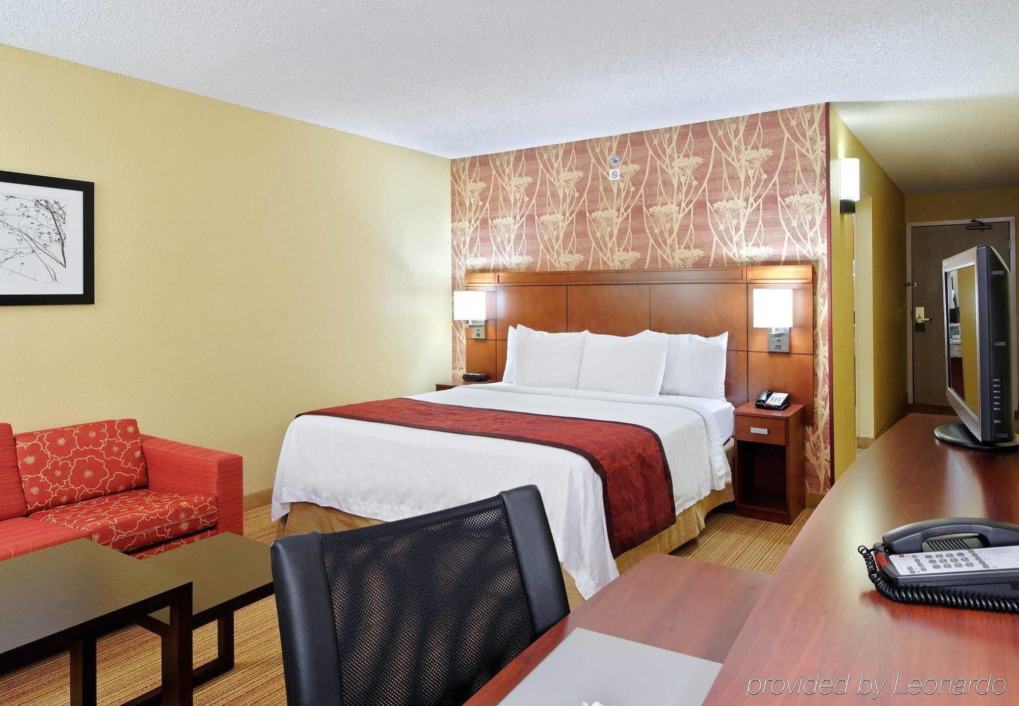 Courtyard Sarasota Bradenton Airport Hotel Exterior photo