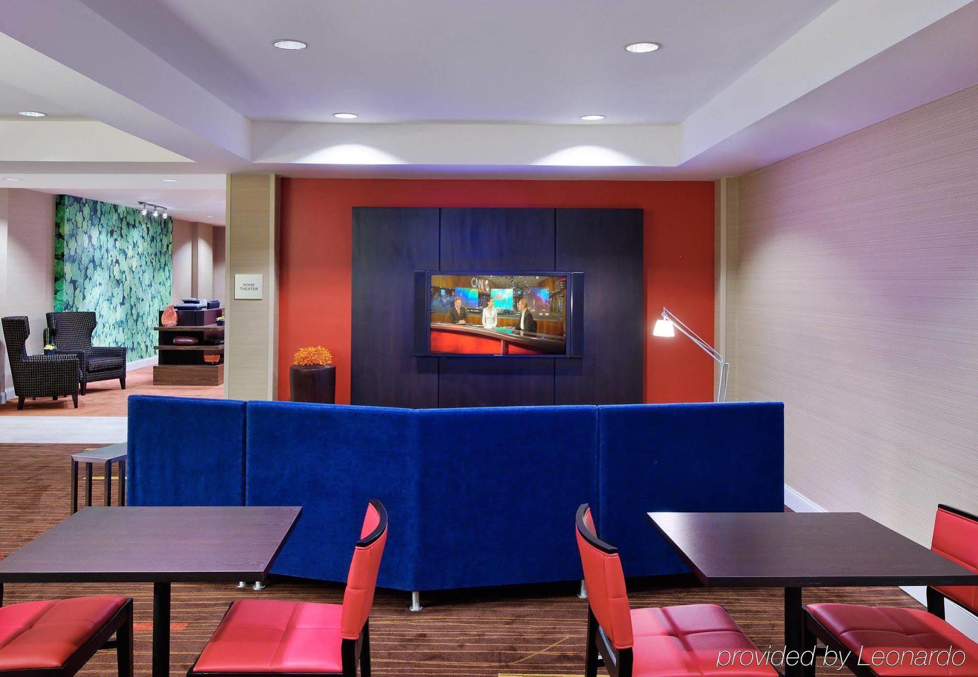 Courtyard Sarasota Bradenton Airport Hotel Exterior photo