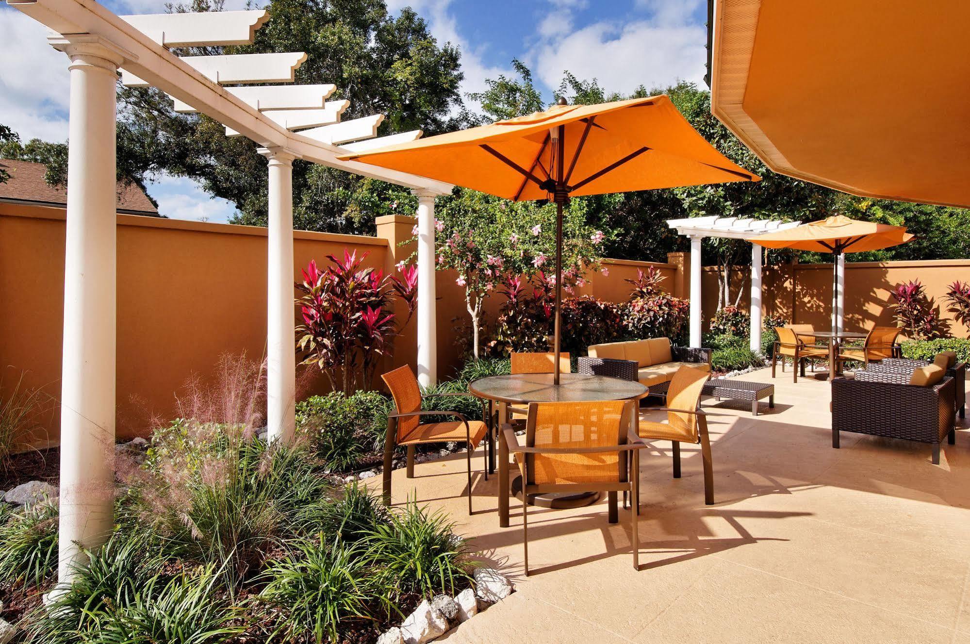 Courtyard Sarasota Bradenton Airport Hotel Exterior photo