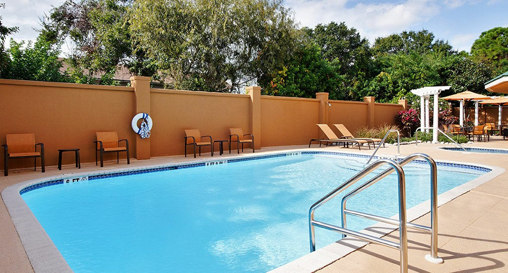 Courtyard Sarasota Bradenton Airport Hotel Exterior photo